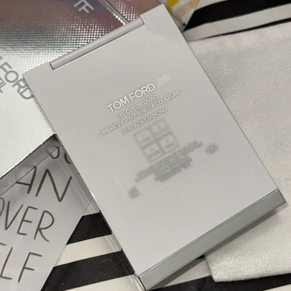 NIB TOM FORD Soleil Neige Eye Color Quad Eyeshadow 01 Black Diamond 0.24 oz/7 g - Picture 9 of 10